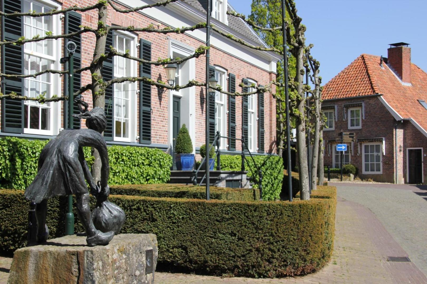 Hotel Van Der Maas Отмарсум Екстериор снимка