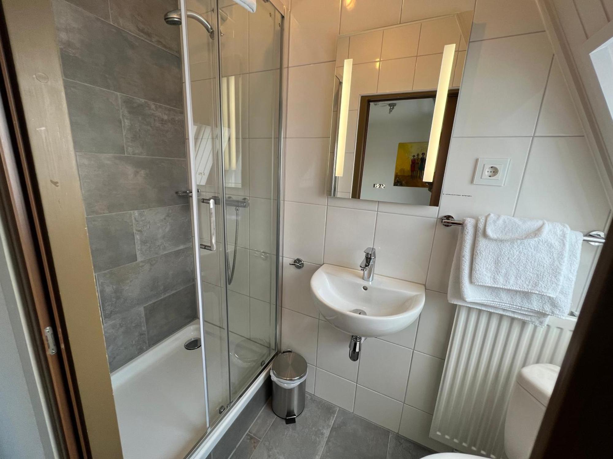 Hotel Van Der Maas Отмарсум Екстериор снимка