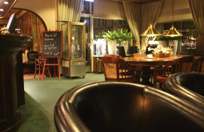 Hotel Van Der Maas Отмарсум Екстериор снимка