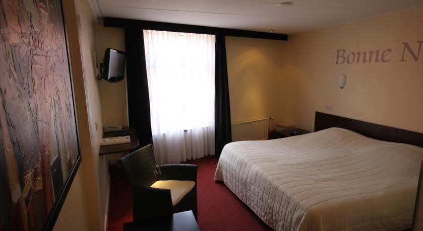 Hotel Van Der Maas Отмарсум Екстериор снимка